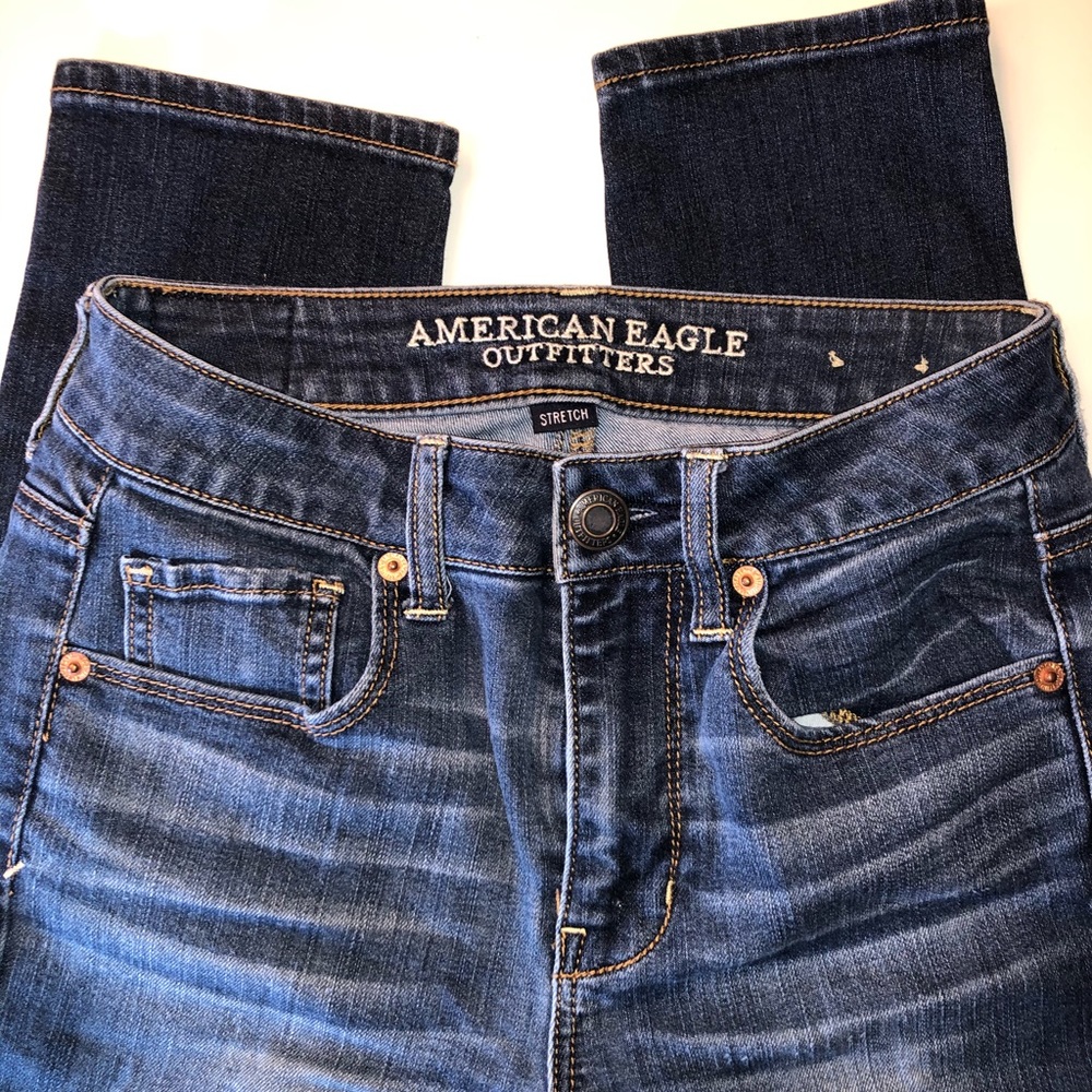 AMERICAN EAGLE DARK WASH HIGH WAISTED JEANS
